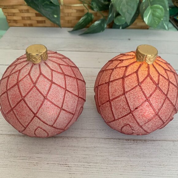 Valerie Parr Hill Set of 2 RED Lighted Christmas Ornaments Illuminated Globes - Picture 7 of 15